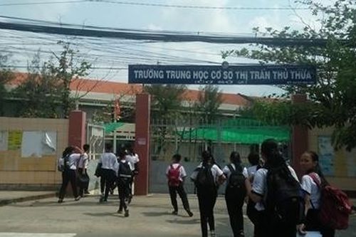 Bênh con, cha mẹ vào tận lớp đánh trả thù