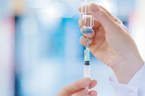 Người mắc bệnh nền có nên tiêm vaccine COVID-19 AstraZeneca?