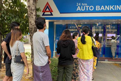 Myanmar: Ngân hàng đóng cửa, doanh nghiệp chật vật trả lương nhân viên