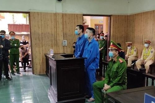 Hai bị cáo nổ súng vào xe chở 'thánh chửi' Dương Minh Tuyền lĩnh 69 tháng tù