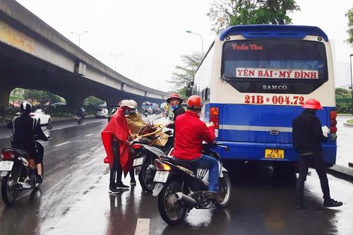 Xử lý xe ''dù'', bến ''cóc'' - Có quá khó?