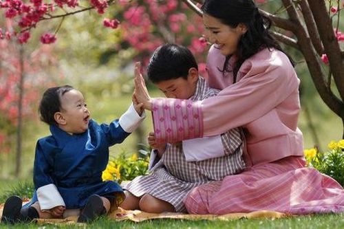 Quốc vương và Hoàng hậu Bhutan mừng con trai một tuổi