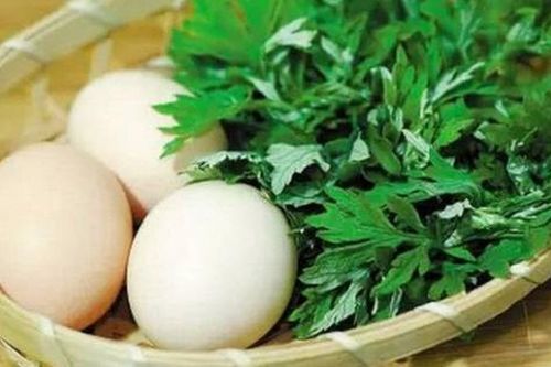 Tác dụng đáng sợ của rau ngải cứu, nếu bạn thuộc 1 trong 3 nhóm người này cần từ bỏ ngay