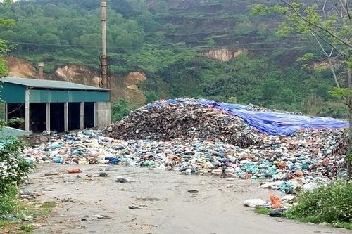 Rác thải 'bí' đầu ra