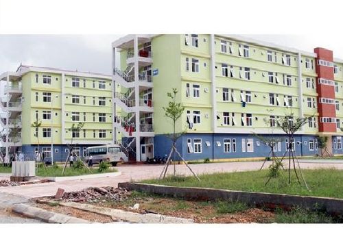 Nam thanh niên tử vong nghi do rơi từ tầng 2 trong khu cách ly y tế