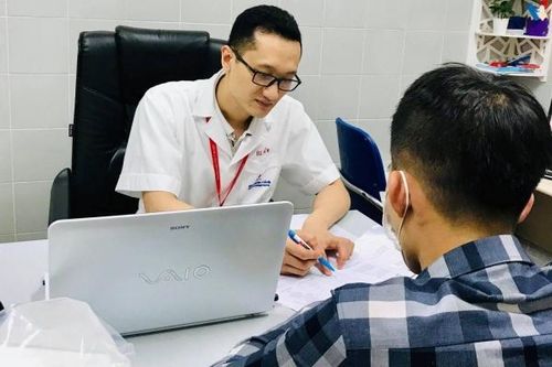 Thanh niên hai chục tuổi biết thiếu tinh hoàn nhờ có... bạn gái