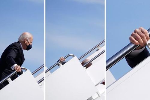 Ông Joe Biden vẫn khỏe sau khi bị ngã hai lần lúc lên Air Force One