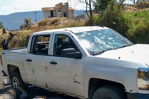 Cảnh sát Mexico bị phục kích, 13 người chết