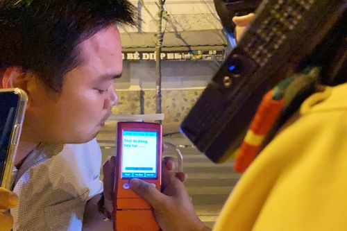 Uống 4 lon bia, tài xế ôtô bị phạt 17 triệu đồng