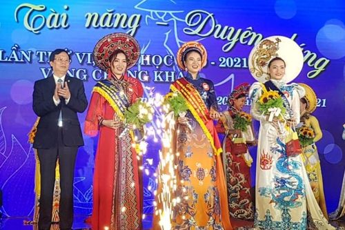 Chung khảo Hội thi 'Cô giáo tài năng duyên dáng quận Hoàng Mai' lần thứ VI