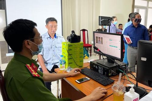Hà Đông: Tạo mọi điều kiện giúp người dân cấp căn cước gắn chíp điện tử