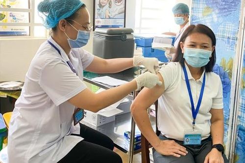 Dịch Covid-19: Hơn 30.900 người dân Việt Nam đã được tiêm vaccine phòng bệnh