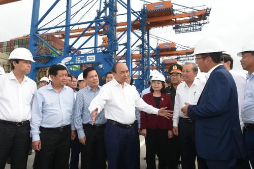Thủ tướng Nguyễn Xuân Phúc kiểm tra 'cửa ngõ giao thương phía Nam'