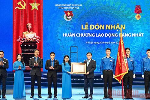 Thành đoàn Hà Nội đón nhận Huân chương Lao động hạng Nhất
