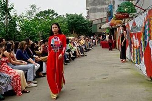 Cảm hứng từ văn hóa Hà Nội qua trình diễn áo dài