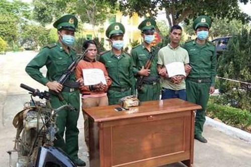 Kon Tum: Bắt hai đối tượng vận chuyển 1kg ma túy