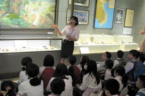 Học sinh hào hứng trải nghiệm tái hiện Lịch sử