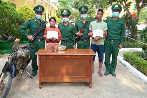 Kon Tum: Bắt giữ hai đối tượng vận chuyển trái phép chất ma túy