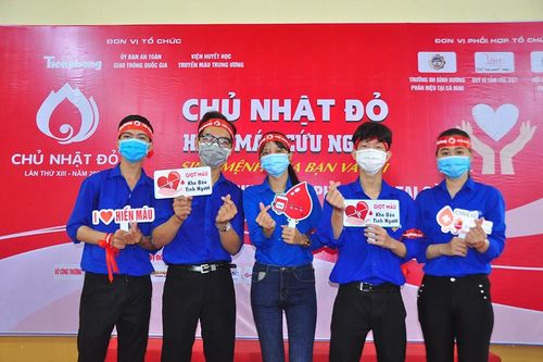 Tưng bừng Chủ nhật Đỏ tại Cà Mau