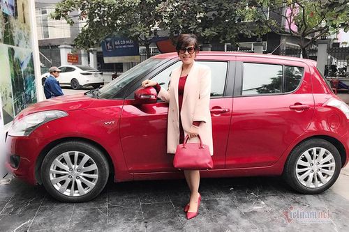 Kỷ lục người già lái xe: Gần 80 tuổi vẫn học lái ô tô