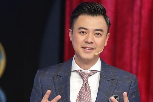 MC Tuấn Tú tiết lộ Lại Văn Sâm là người thầy dẫn dắt vào nghề MC