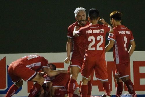 Tiến Linh kém duyên, Bình Dương trắng tay trước Hải Phòng