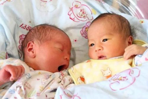 Sinh con đầu được 24 năm, sản phụ 51 tuổi tiếp tục có cặp sinh đôi 1 trai 1 gái