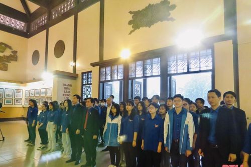 Tỉnh Đoàn Thanh Hóa tổ chức dâng hoa, dâng hương tưởng niệm Chủ tịch Hồ Chí Minh