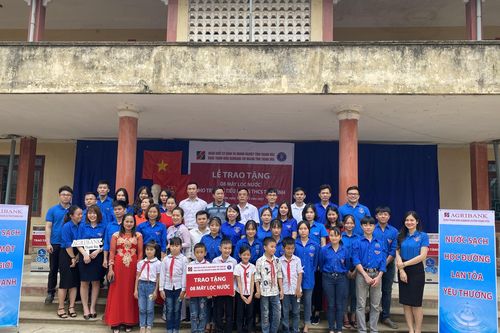 Đoàn Thanh niên Agribank Thanh Hóa tặng hơn 15.000 cây xanh và máy lọc nước sạch tại huyện Triệu Sơn và Cẩm Thủy