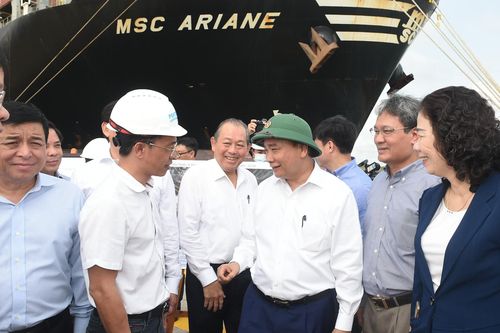 Thủ tướng Nguyễn Xuân Phúc kiểm tra cảng nước sâu lớn nhất Việt Nam