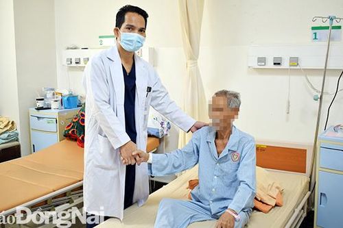 Mổ thành công u đại tràng góc gan cho ông cụ 86 tuổi