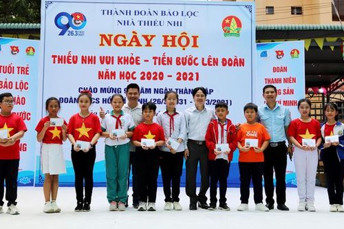 Tưng bừng ngày hội Thiếu nhi vui khỏe – Tiến bước lên Đoàn