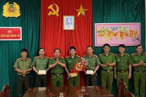 Hai thanh niên hack Facebook chiếm đoạt hàng tỷ đồng