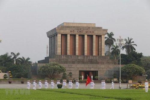 Canh giữ bình yên giấc ngủ của Người