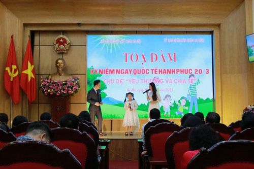 Tọa đàm 'Yêu thương và chia sẻ'