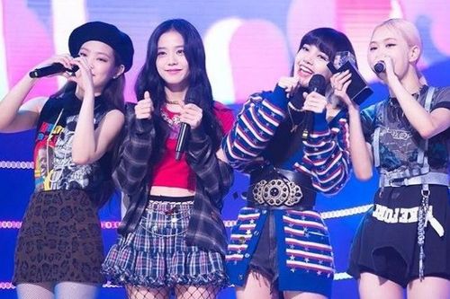 Vì sao sân khấu quảng bá của BLACKPINK lúc nào cũng đẹp và hoành tráng miễn chê?