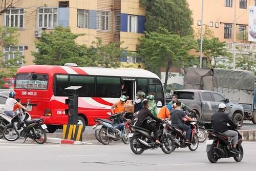 Vẫn lại… bắt khách