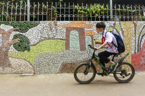 Những bức tranh đặc biệt được làm từ phế liệu ở Hà Nội