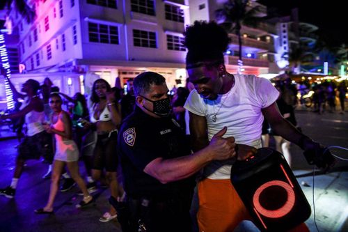 Mỹ ban bố tình trạng khẩn cấp ở Miami Beach