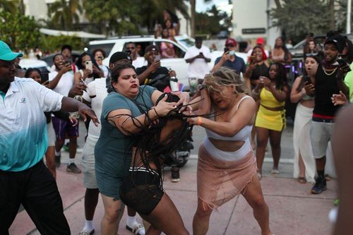 Miami Beach 'vỡ trận' vì du khách tăng đột biến