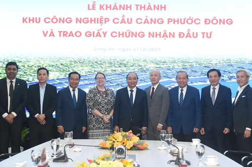 Thủ tướng tiếp một số nhà đầu tư tại Long An