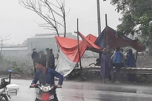 Truy tìm tài xế ô tô đâm người phụ nữ đi xe đạp tử vong rồi bỏ trốn