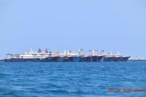 Hàng trăm tàu Trung Quốc tụ về một nơi ở Biển Đông, Philippines lo ngại