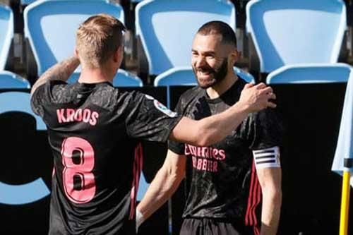 Zidane tiếc cho tài năng của Benzema bị bỏ phí