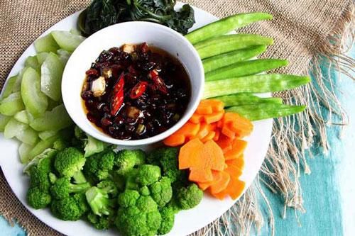 Luộc bất kể loại rau nào cứ cho thêm một thìa này, rau xanh giòn sần sật lại giữ nguyên dinh dưỡng
