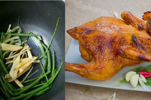 Chẳng cần lò nướng, gà đem ướp dầu hào rồi thả vào nồi cơm điện sẽ có món ngon bất ngờ