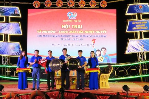Hội trại 'Về nguồn – Sáng mãi lửa nhiệt huyết'