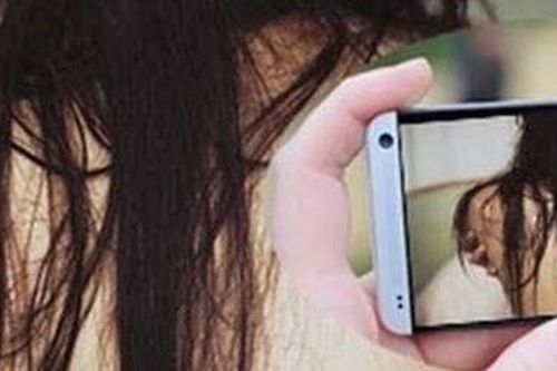 Dùng hình ảnh nhạy cảm tống tiền bạn gái