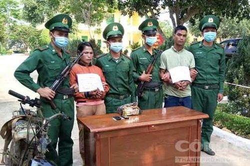 Bắt đôi nam nữ vận chuyển 1kg ma túy đá tại khu vực biên giới