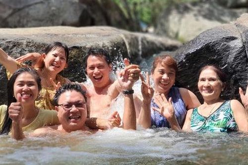 6 con trưởng thành nhờ gánh bánh bao của mẹ
